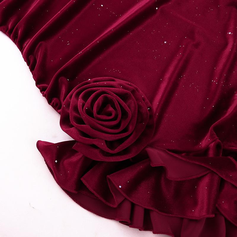 Robe midi en velours à volants et col en V avec appliques florales irrégulières 