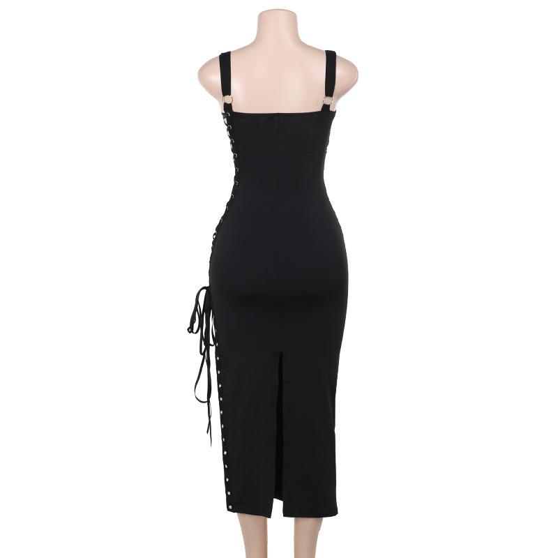 Robe midi à col carré, froncée et ajourée 