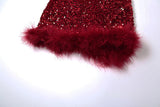 Vestido mini de tubo con escote en forma de corazón y plumas brillantes 