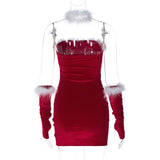 Vestido mini de tubo con espalda descubierta y guantes de plumas fruncidas 