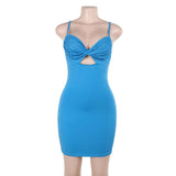 Mini-robe camisole dos nu froncée à col en V ajouré 