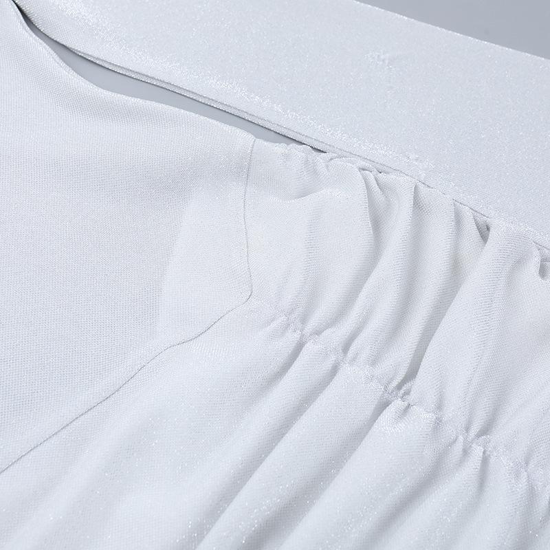 Minivestido fruncido de manga larga con hombros descubiertos 
