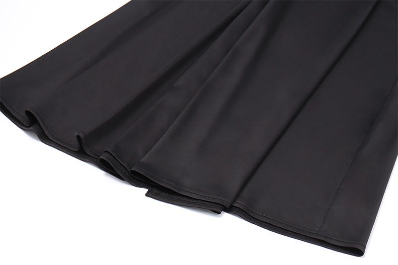 Robe midi à bretelles fines en maille fendue et froncée 