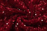 Vestido mini de tubo con escote en forma de corazón y plumas brillantes 