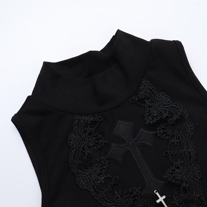 Vestido mini con cuello alto, guantes fruncidos y estampado cruzado 