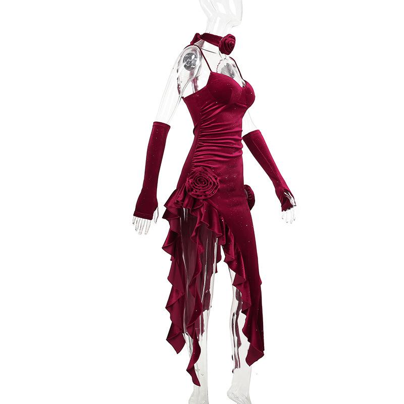 Robe midi en velours à volants et col en V avec appliques florales irrégulières 