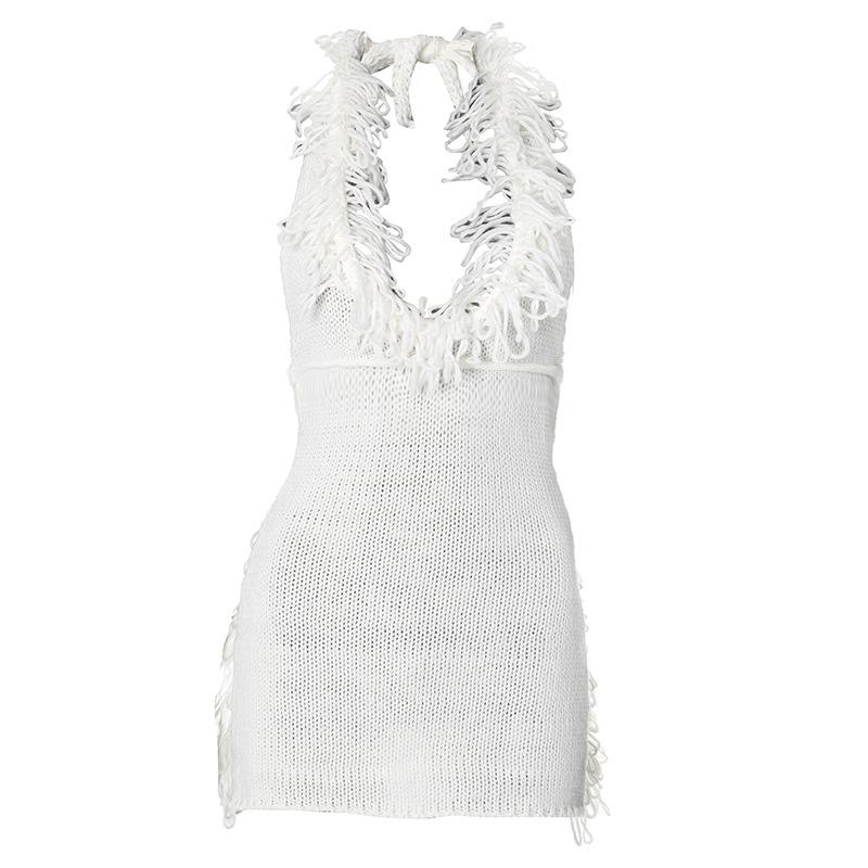 Mini-robe dos nu en tricot à nouer soi-même avec pompons 