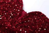 Vestido mini de tubo con escote en forma de corazón y plumas brillantes 