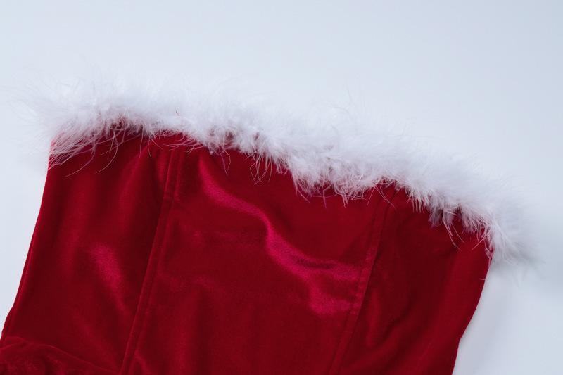 Vestido mini de tubo con espalda descubierta y guantes de plumas fruncidas 
