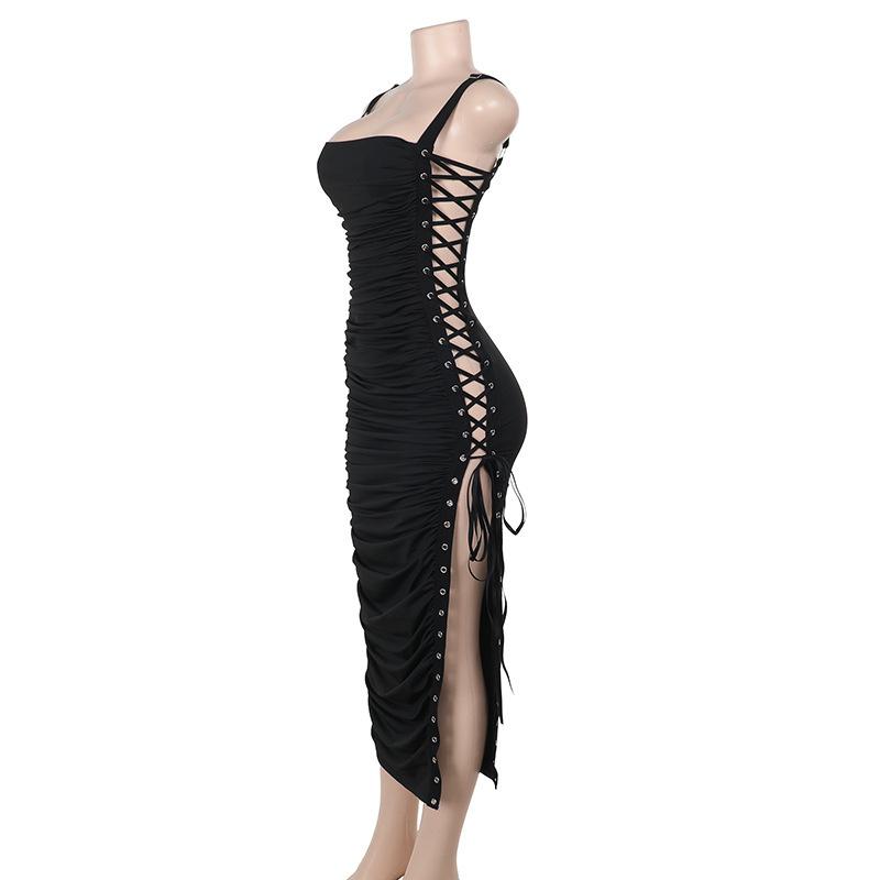Robe midi à col carré, froncée et ajourée 