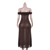 Vestido largo de malla fruncida con hombros descubiertos y transparencias 