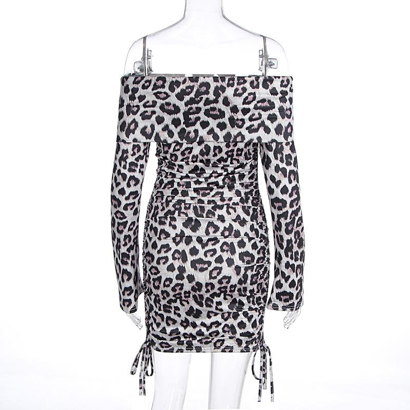 Mini-robe froncée à manches longues et épaules dénudées à imprimé léopard 