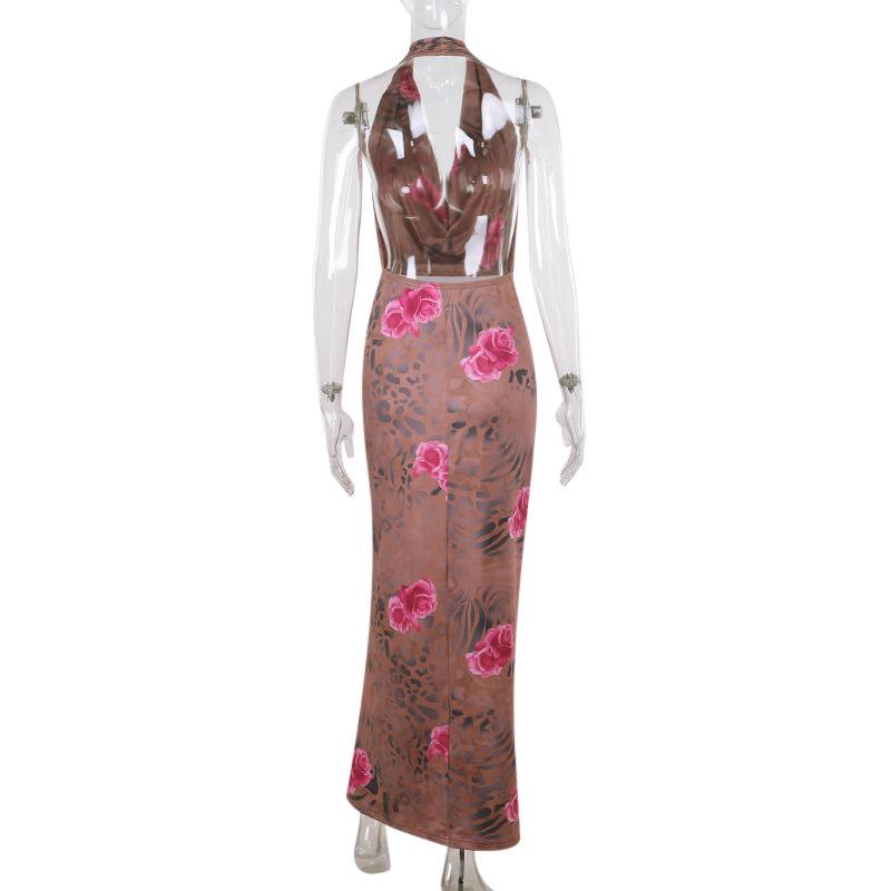Robe longue froncée à imprimé fleuri et col bénitier 