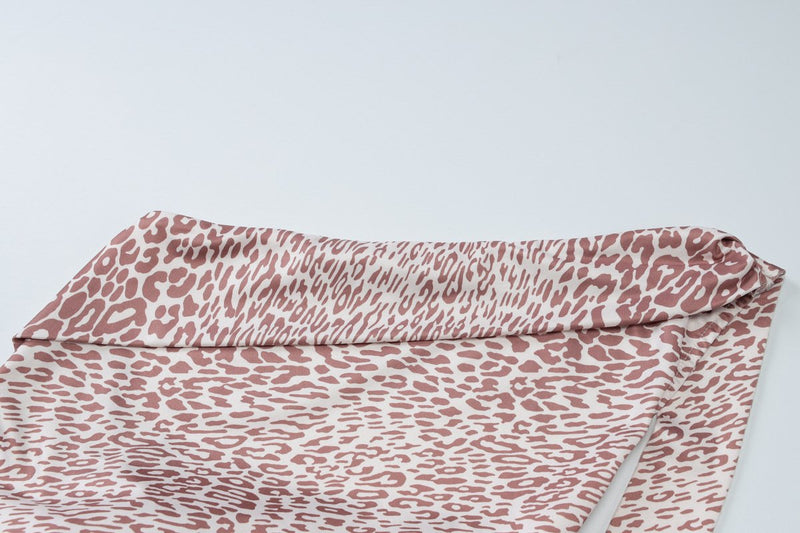 Robe longue contrastée à imprimé léopard et dos nu irrégulier 