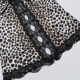 Top con escote en V calado y dobladillo de encaje con estampado de leopardo 