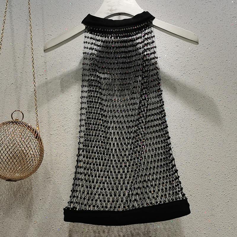 Haut à col ras du cou, boutonné et transparent avec perles 