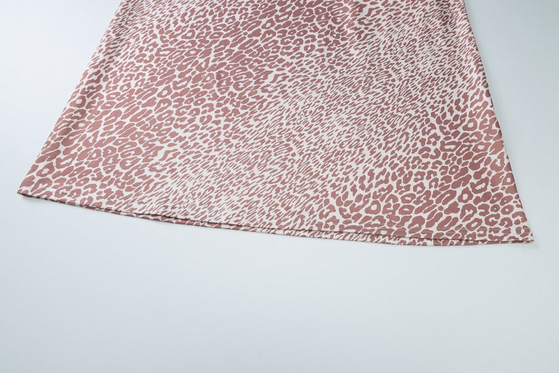 Robe longue contrastée à imprimé léopard et dos nu irrégulier 