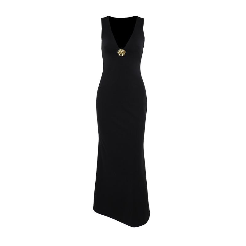 Robe longue unie à col en V profond et appliques florales 