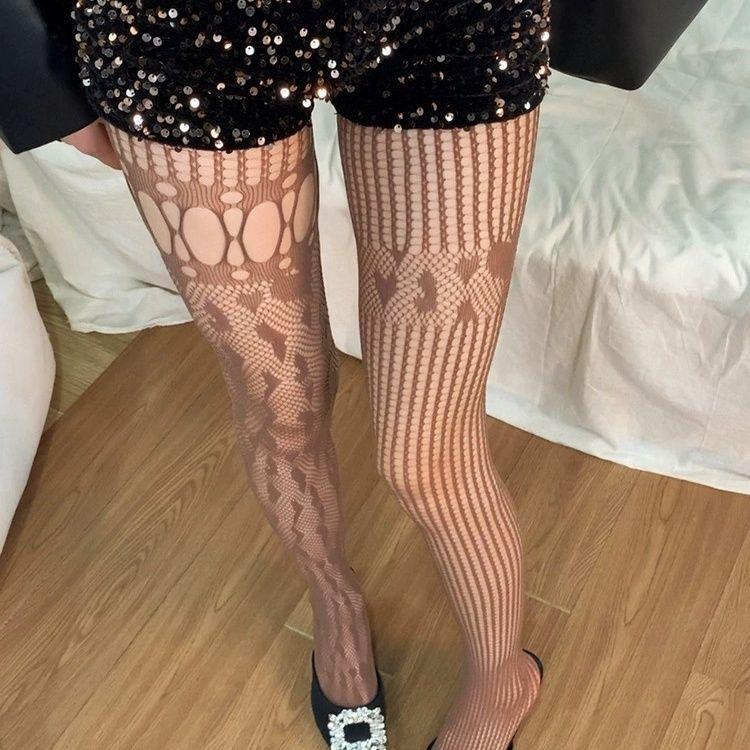 Collants résille ajourés à motif cœur 