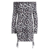 Mini-robe froncée à manches longues et épaules dénudées à imprimé léopard 