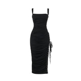 Robe midi à col carré, froncée et ajourée 