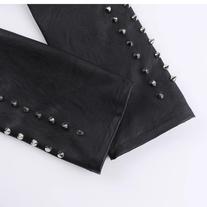Top de manga larga con cremallera y apliques de remaches de cuero PU, calado 