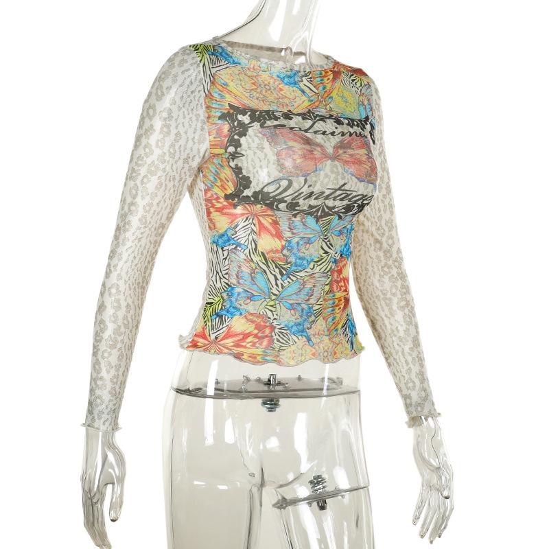 Top de manga larga con cuello redondo y malla transparente con estampado de mariposas 