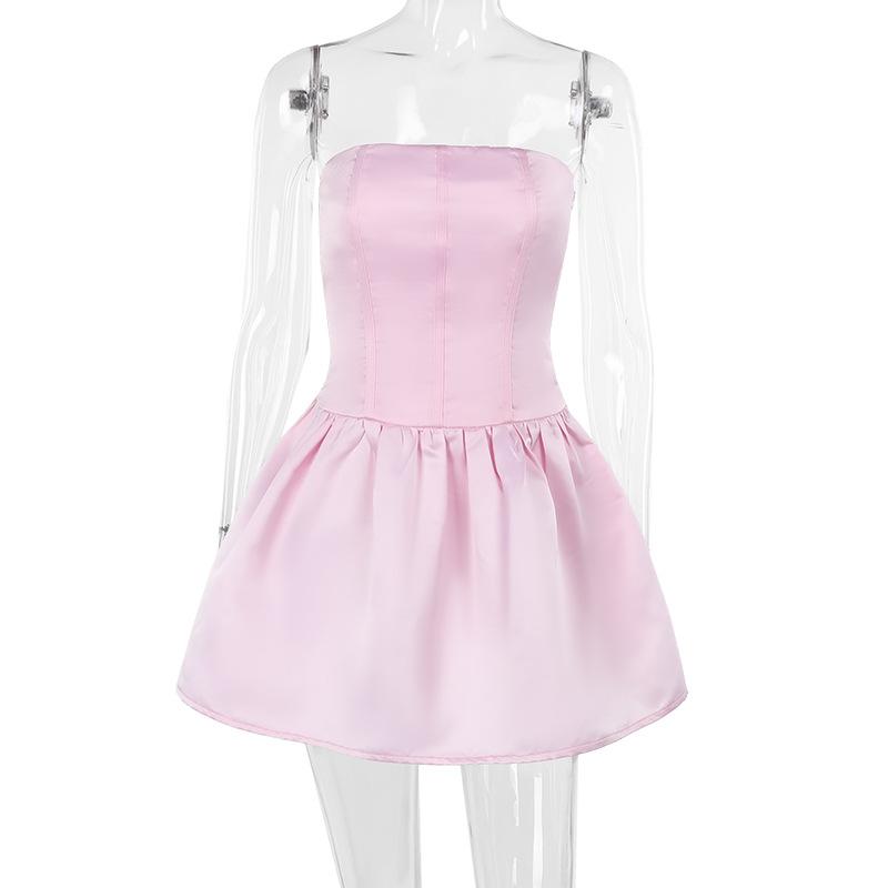 Mini-robe tube unie en satin froncé à smocks 
