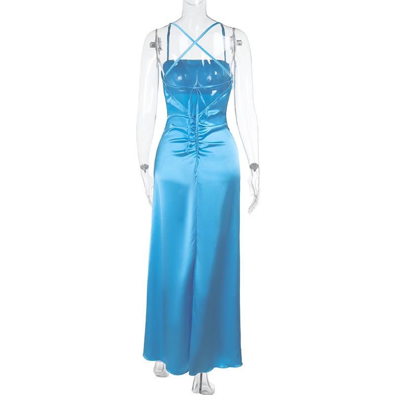 Robe longue en satin froncé à dos croisé et col carré 