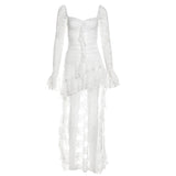 Mini-robe en dentelle à manches longues évasées et col en V irrégulier 
