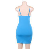Mini-robe camisole dos nu froncée à col en V ajouré 