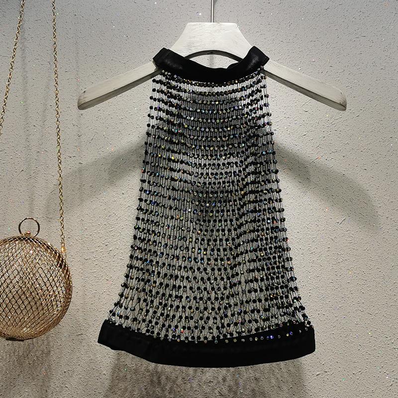 Haut à col ras du cou, boutonné et transparent avec perles 