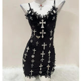 Mini-robe camisole à col en V et nœud papillon avec appliques croisées 