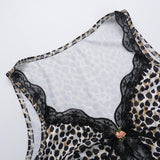 Top con escote en V calado y dobladillo de encaje con estampado de leopardo 