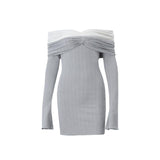 Mini-robe texturée froncée à manches longues et épaules dénudées 