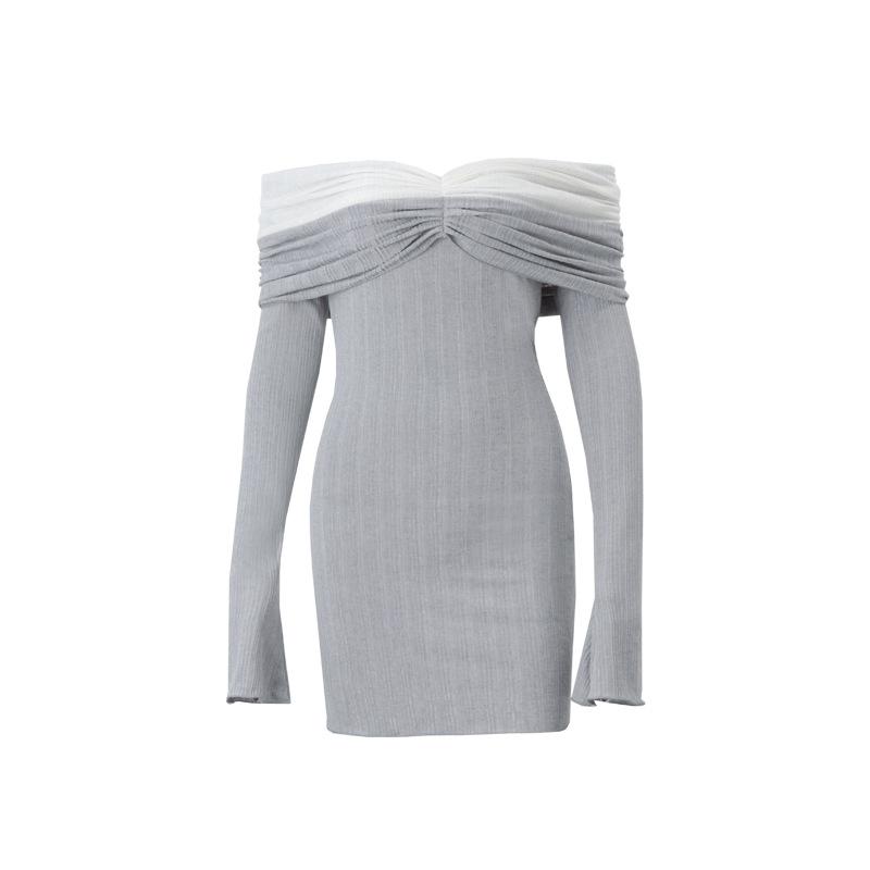 Mini-robe texturée froncée à manches longues et épaules dénudées 