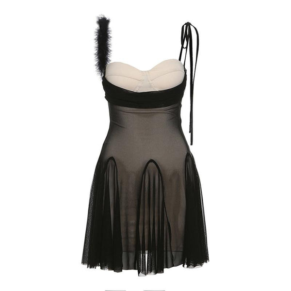 Mini-robe camisole à col en V en maille à nouer soi-même avec plumes 