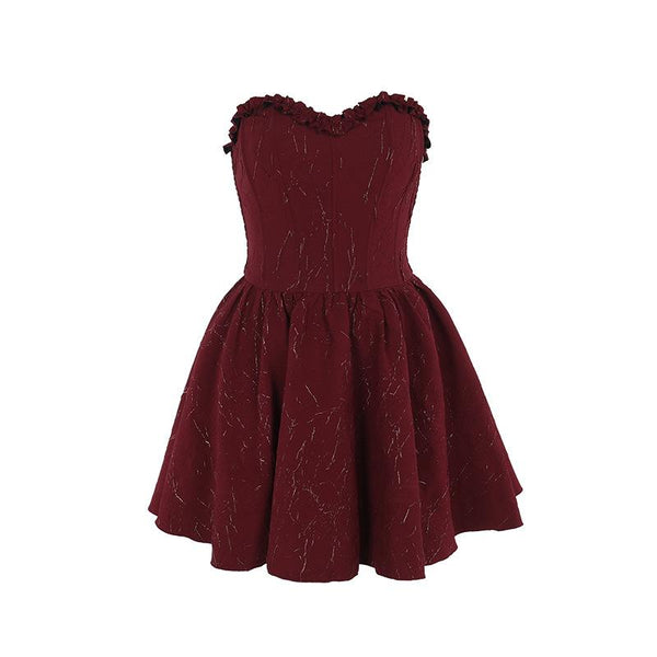 Mini-robe à volants froncés et décolleté en cœur avec corset froncé 