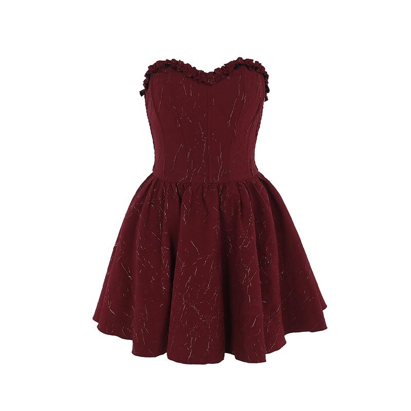 Mini-robe à volants froncés et décolleté en cœur avec corset froncé 