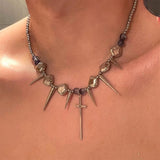 Collier ras du cou en métal avec rivets en croix argentée