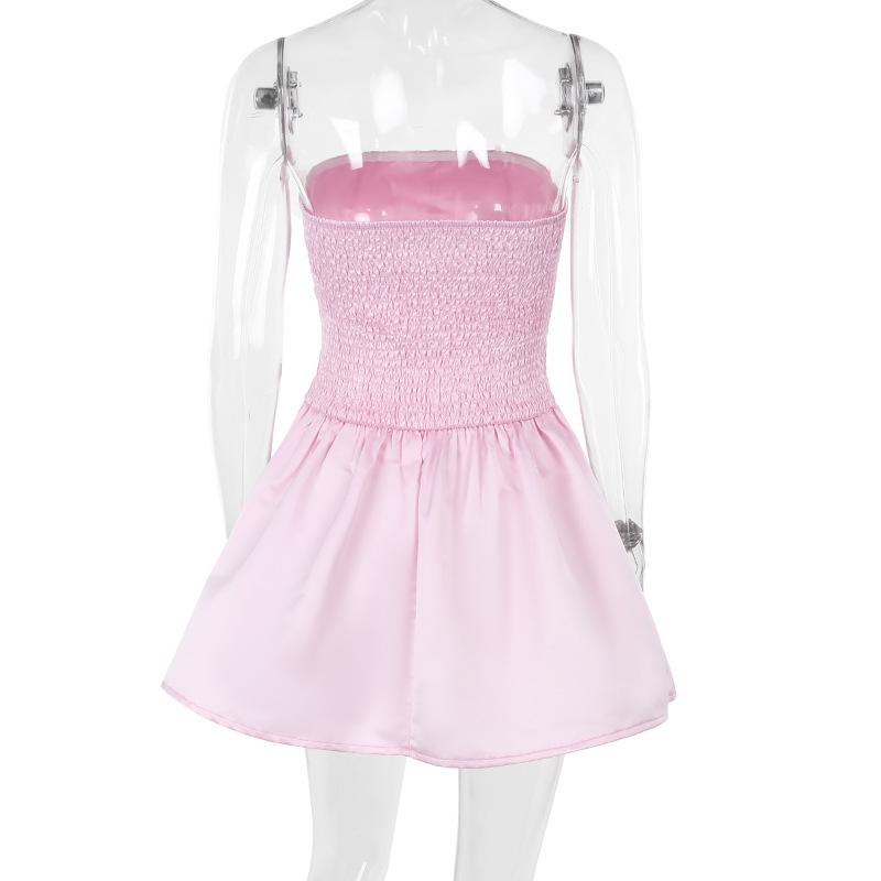Mini-robe tube unie en satin froncé à smocks 
