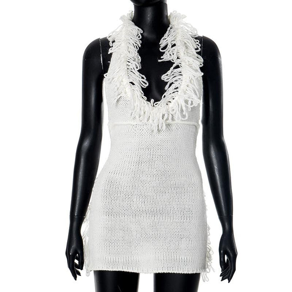 Mini-robe dos nu en tricot à nouer soi-même avec pompons 