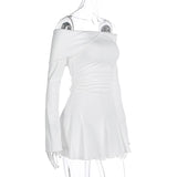 Vestido mini con volantes fruncidos y manga larga con hombros descubiertos 