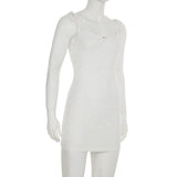 Vestido mini de tirantes finos con cuello en U, apliques florales y encaje 