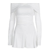 Vestido mini con volantes fruncidos y manga larga con hombros descubiertos 