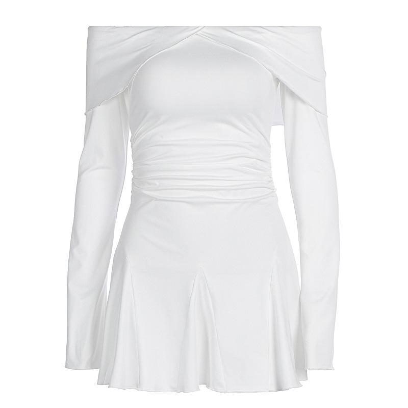 Vestido mini con volantes fruncidos y manga larga con hombros descubiertos 