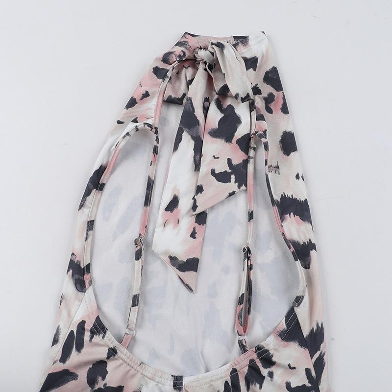 Vestido largo sin espalda y cuello alto con estampado de leopardo 