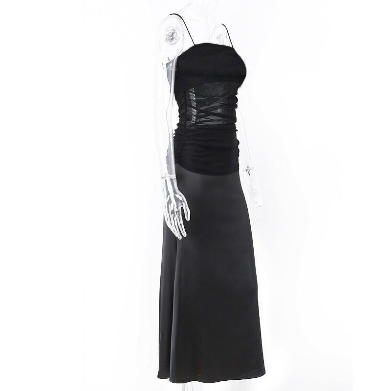 Robe midi à bretelles fines en maille fendue et froncée 