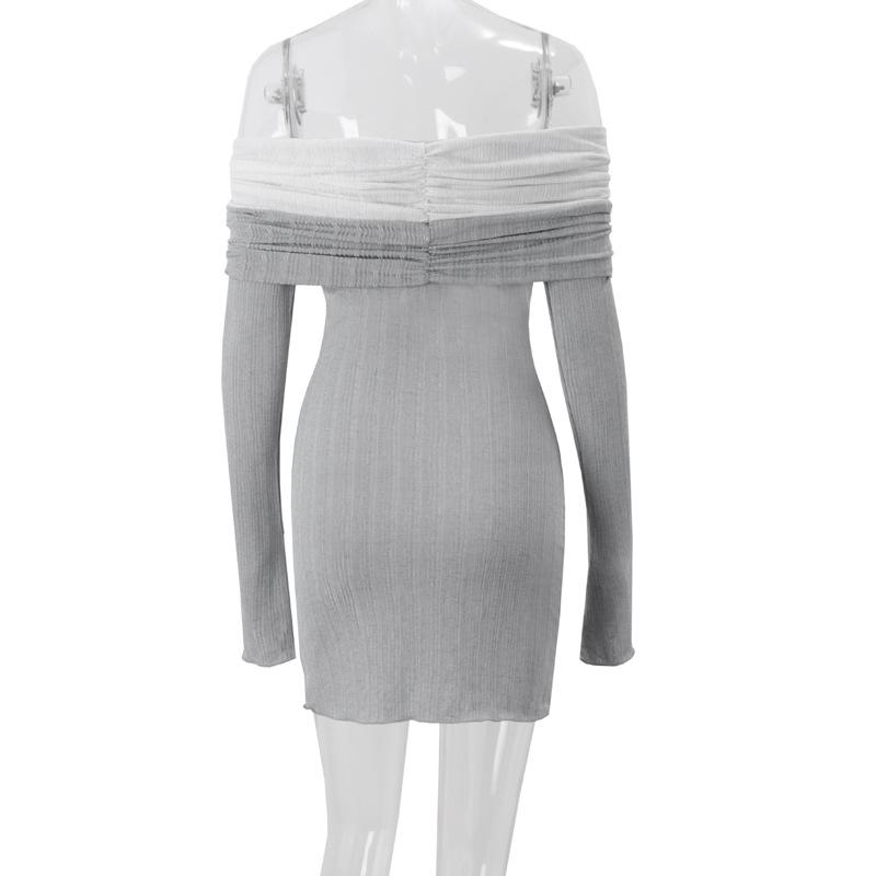 Mini-robe texturée froncée à manches longues et épaules dénudées 