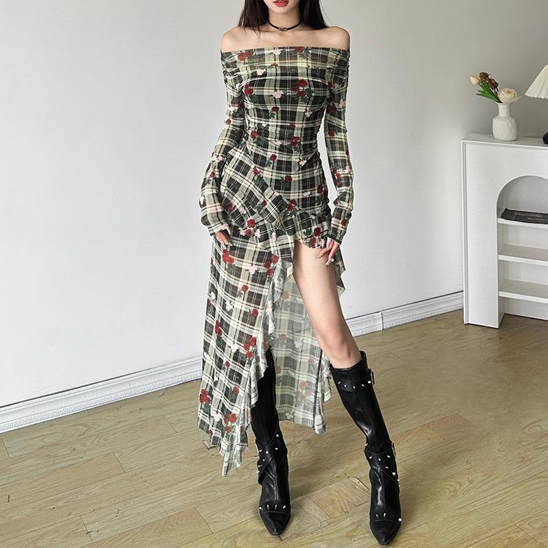 Robe midi à volants et manches longues, épaules dénudées, imprimé floral 